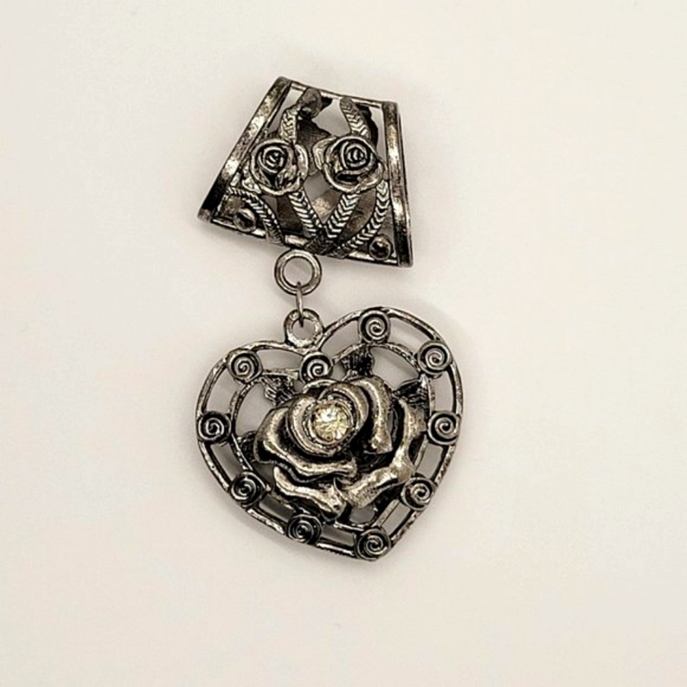 Scarf Necklace Jewelry, Crystal, and Silver Coloring, Heart & Roses.
